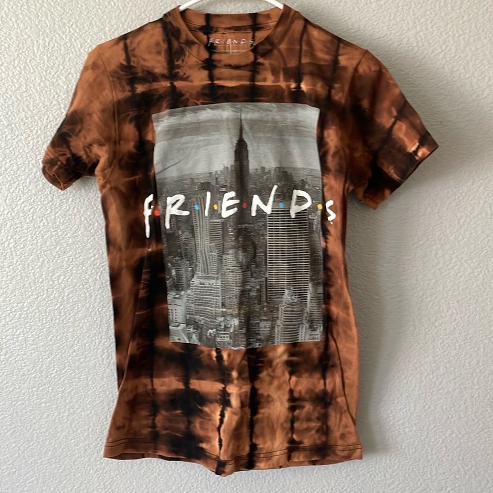 Friends T- shirt barely worn